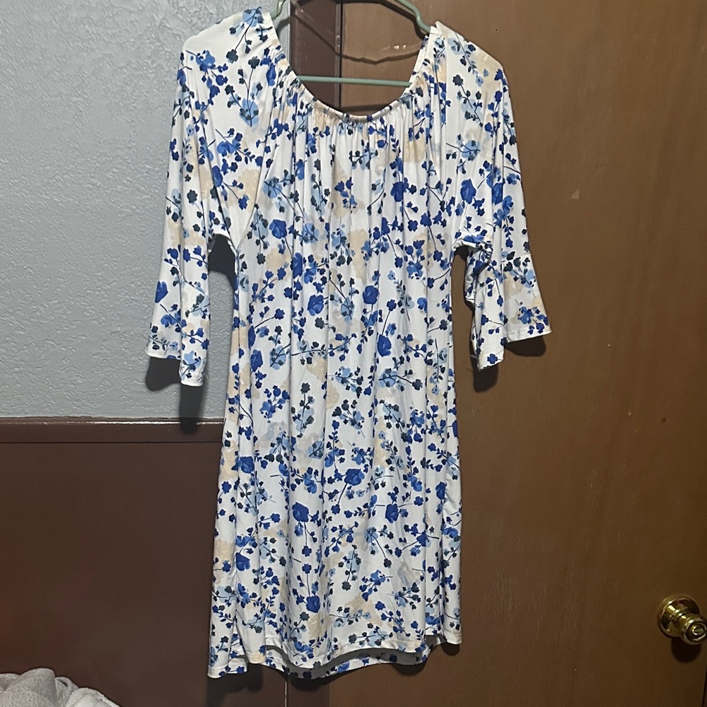 West Loop Blue and White Floral Long Sleeve Dress